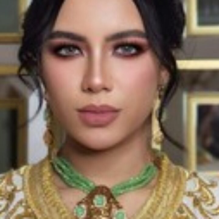 Hasnaa zine Make-up artist